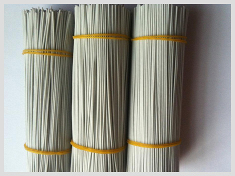 直条包塑丝是将涂塑铁丝按照客户要求进行校直后定尺截断。产品具有便于运输、使用方便的特点。广泛用于建筑行业、手工艺品、日常民用等各个领域。可根据客户具体要求，加工定做各种特殊规格产品；同时承接来料加工。